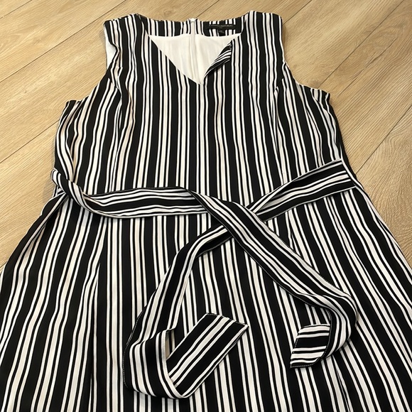 Blue and white striped dress, Banana Republic, size 10 - Picture 3 of 3